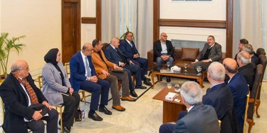 أيمن عطية يعقد اجتماعًا لضبط الأسعار ومواجهة الاحتكار واحتواء التوتر بين التجار والمواطنين