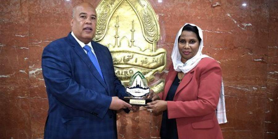 مباحثات بين غرفة القاهرة وسفارة تنزانيا لزيادة التبادل التجاري والاستثماري المشترك