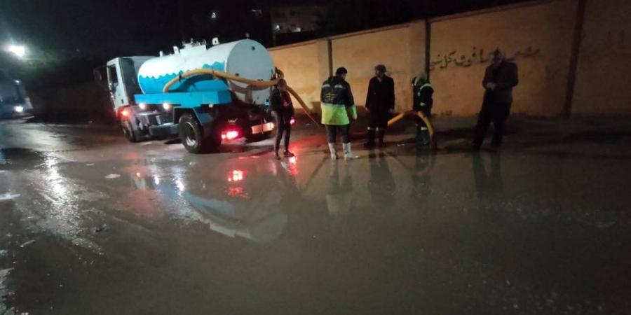 شركة مياه البحيرة تكثف جهود تطهير الشبكات (صور)