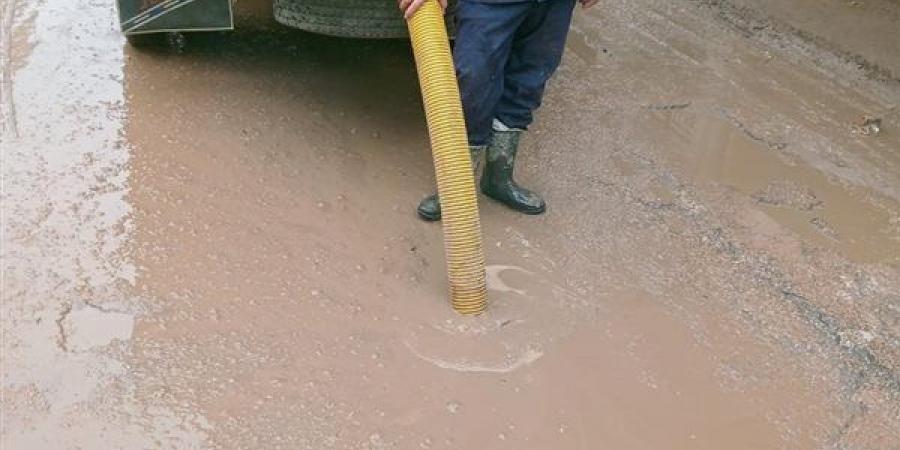 محافظ الغربية يواصل متابعة جهود رفع تجمعات مياه الأمطار