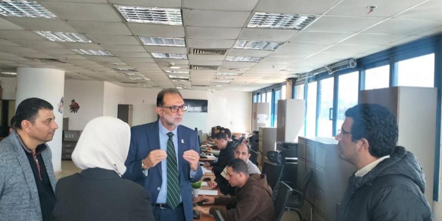 جولة ميدانية لرئيس هيئة سلامة الغذاء بميناء الإسكندرية لتعزيز الرقابة.. تفاصيل