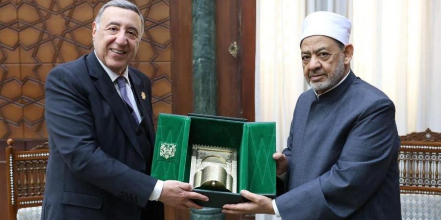 شيخ الأزهر يستقبل رئيس المحكمة الدستورية العليا