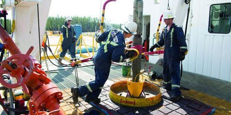 النفط يكسر حاجز  الـ100 دولار