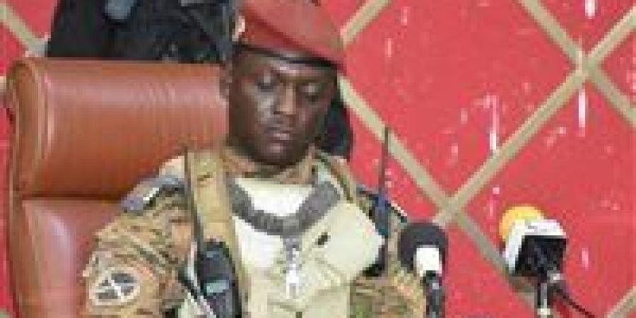 بعد حظر الأحزاب.. زعيم بوركينا فاسو العسكري يطالب المواطنين بـ "نسيان الديمقراطية"