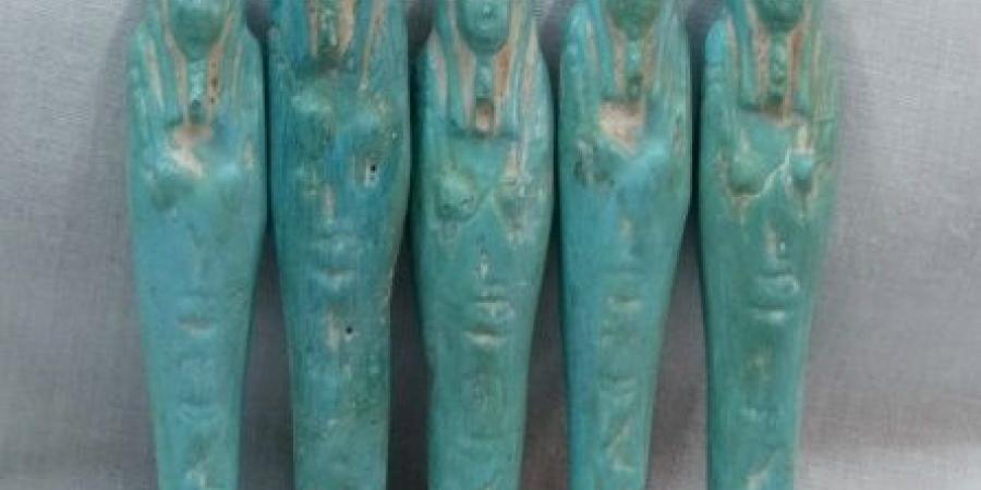 كنوز الفراعنة.. ضبط 277 قطعة أثرية بحوزة شخص قبل بيعهم في المنيا