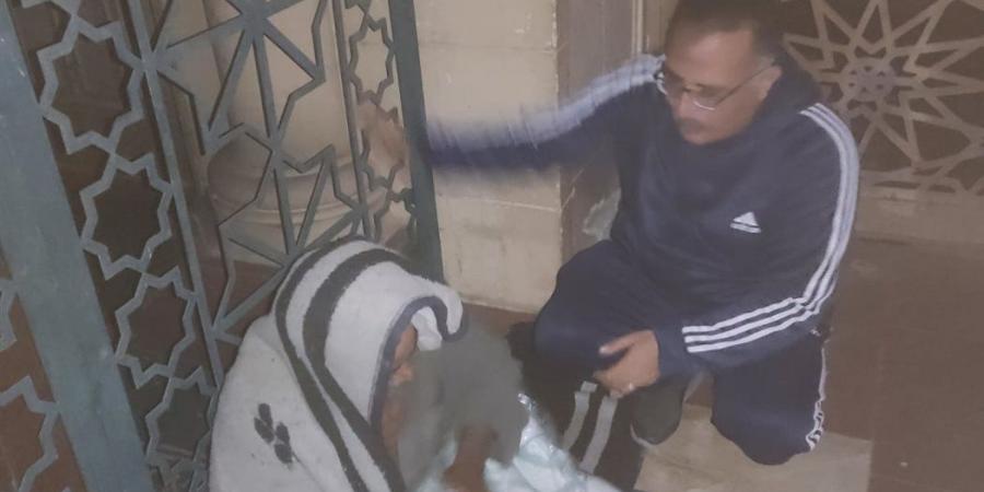 لفتة انسانية: وكيل وزارة التضامن يتابع ميدانيًا بعض الأسر بالمنيا