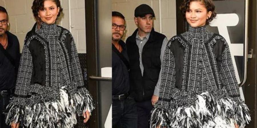 زيندايا تخطف الأنظار بإطلالتها التويدية خلال الترويج لمسلسل "ذا دراما"