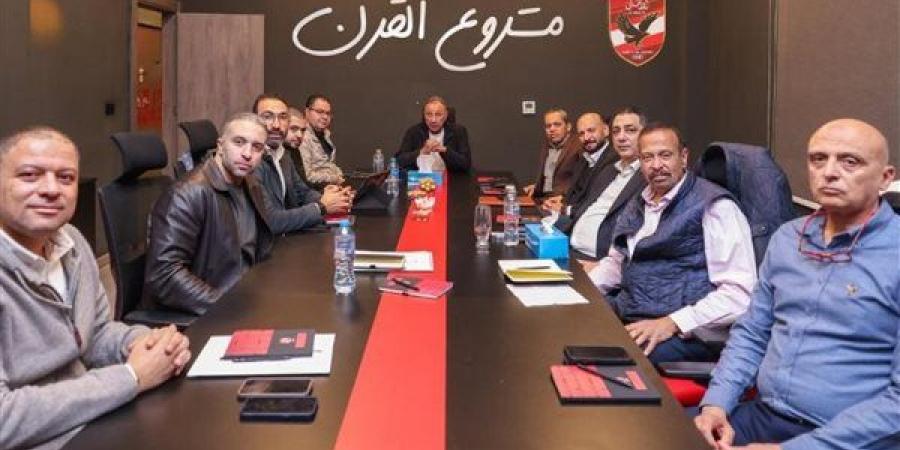 الخطيب يعتمد الدراسات الخاصة بإنشاء أفرع الأهلي بالمحافظات