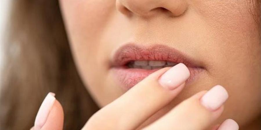 قروح البرد تؤثر على مظهر الشفاه.. تعرف على طرق التخلص منها
