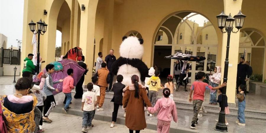 احتفالًا بأزهار المجتمع.. البحر الأحمر تحتفل بيوم اليتيم بثقافة الغردقة