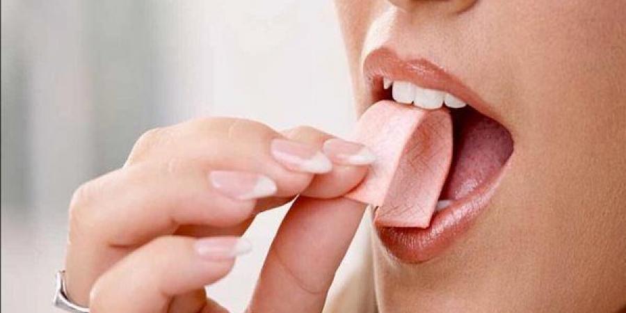 هل مضغ العلكة يقلل الشهية أم يزيدها؟