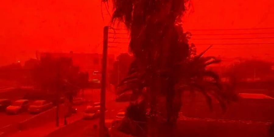 السماء تتحول إلى دماء| عاصفة غامضة تضرب مناطق البحر المتوسط وتثير القلق.. ما القصة؟