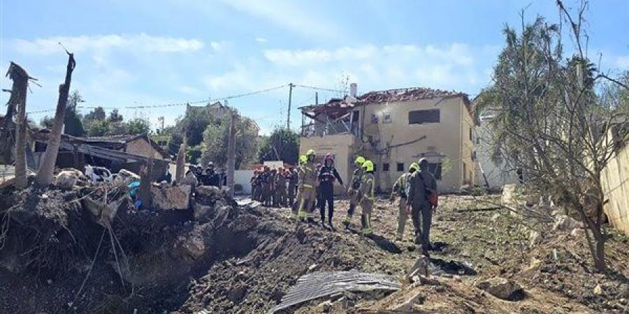 عاجل.. الشرطة الإسرائيلية: سقوط رؤوس عنقودية في 3 مواقع بتل أبيب