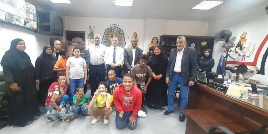 تعليم أسوان يستقبل عددًا من الطلاب الأيتام ذوي الهمم.. ويؤكد: دعمهم أولوية لا تقبل التأجيل