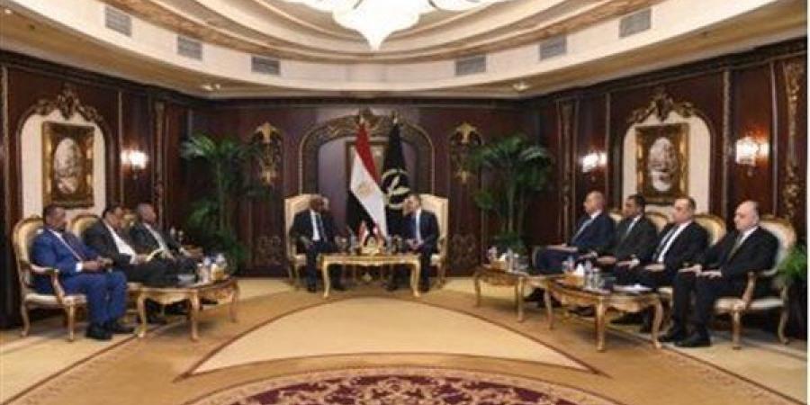 اللواء محمود توفيق يستقبل وزير الداخلية السوداني لتعزيز جسور التعاون الأمني بين البلدين