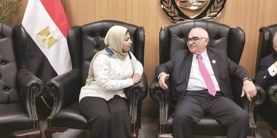 رﺋﻴﺲ ﻗﻀﺎﻳﺎ اﻟﺪوﻟﺔ ﻳﻜﺸﻒ ﻟـ»اﻟﻮﻓﺪ« ﻣﻼﻣﺢ »اﻟﻌﺪاﻟﺔ اﻟﻨﺎﺟﺰة« ﻓﻰ ﻋﺼﺮ اﻟﺮﻗﻤﻨﺔ