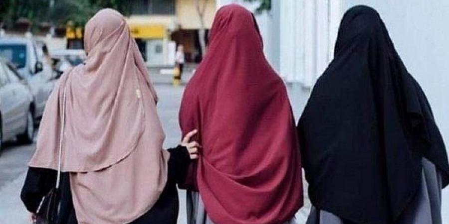 حكم ارتداء الحجاب في القرآن والسنة