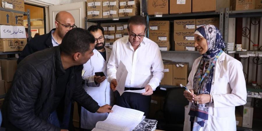 وزير الصحة يغير مسار جولته ويزور مركز طبي الحي الثالث بمدينة بدر