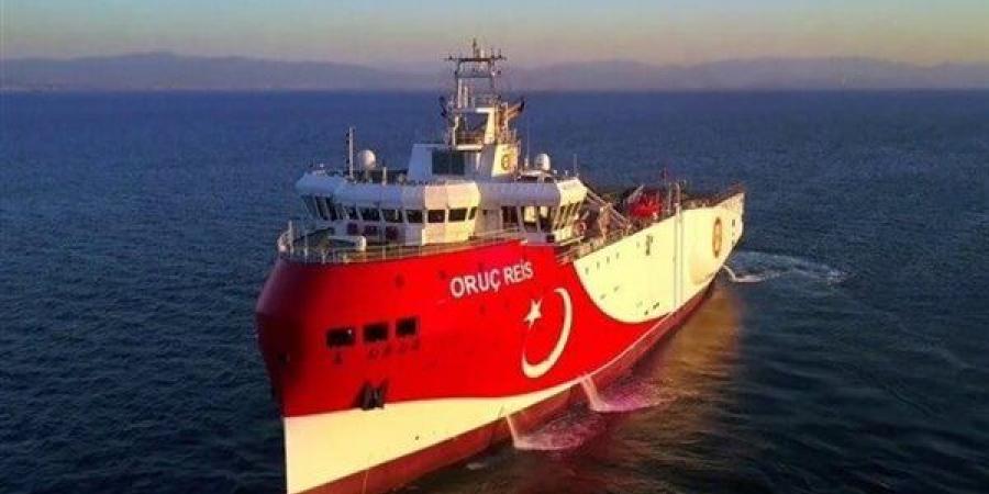 ماذا يعني عبور سفينة تركية لمضيق هرمز؟(شاهد)