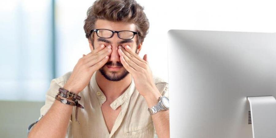 انتبه.. طبيبة أعصاب تحذر من خطر خفي وراء ارتعاش الجفن