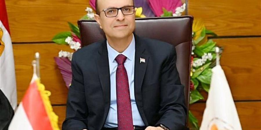 رئيس جامعة أسيوط يُعلن تشكيل لجنة تنفيذية لمراجعة البرامج الدراسية وربطها باحتياجات سوق العمل