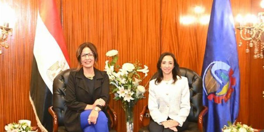 محافظ البحيرة تستقبل وزيرة الثقافة قبل بدء جولتها على المشروعات الفنية