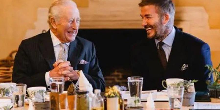 بعد تتويجه بلقب فارس.. لقاء ملكي يجمع تشارلز الثالث وديفيد بيكهام