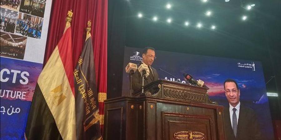 وزير الاتصالات لخريجي "مصر الرقمية": الفضول محرك النجاح والتخصص طريق التميز
