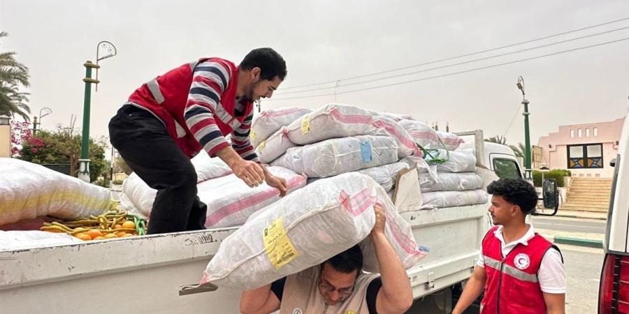 الهلال الأحمر المصري وجامعة الأزهر يطلقان قافلة تنموية وطبية شاملة بالوادي الجديد