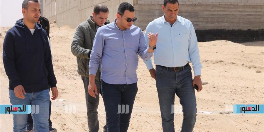 رئيس جهاز السادات يتابع رفع كفاءة الطرق والمحاور الرئيسية