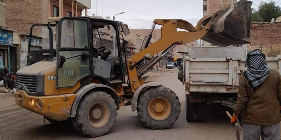 حملات مكبرة بحي أول الإسماعيلية لإزالة الإشغالات وتحقيق الانضباط