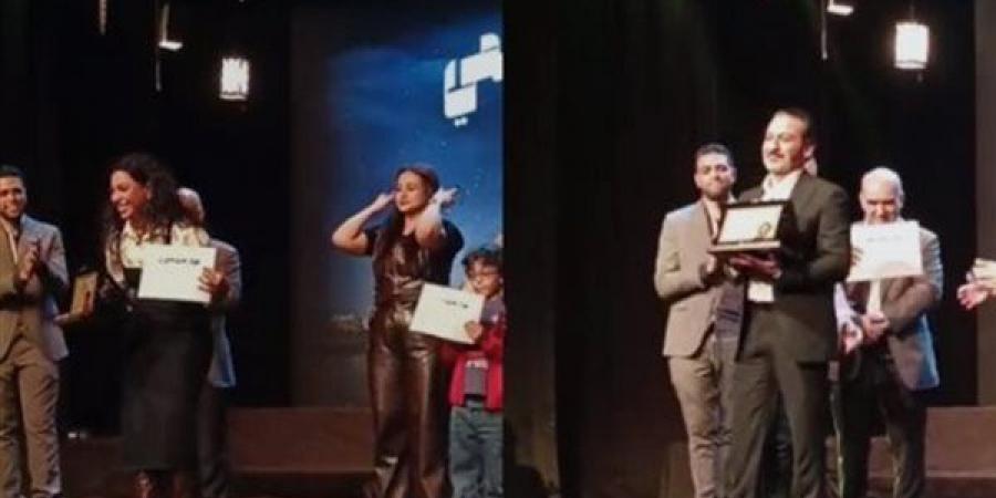 تكريم أحمد عزمي ودنيا سامي وعمر رزيق بمهرجان المسرح العالمي