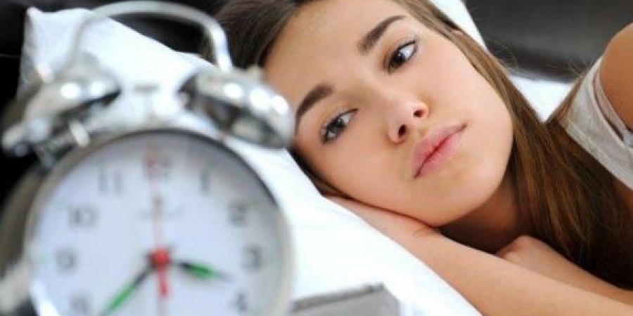 قلة النوم تسرق شبابك.. كيف يؤثر السهر على صحتك وملامحك؟