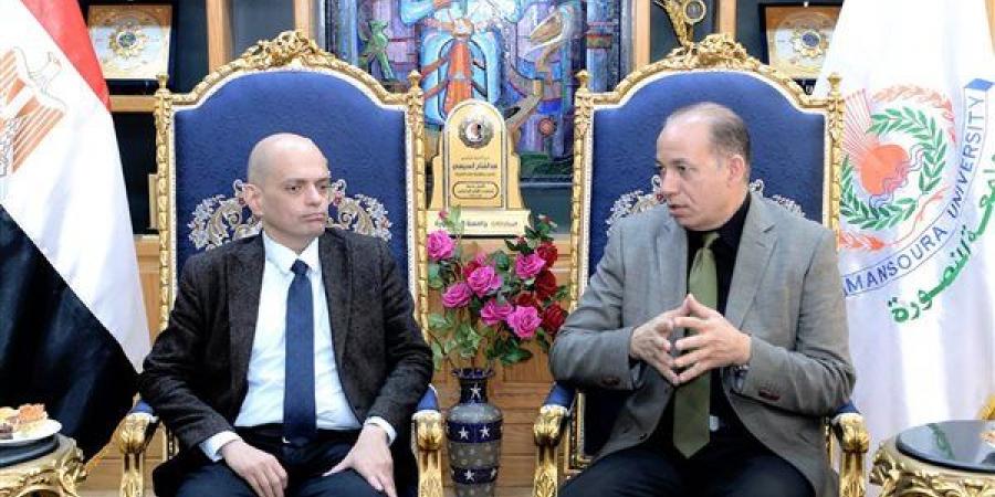 رئيس جامعة المنصورة يبحث التعاون مع جامعة الدول العربية في قضايا المياه والمناخ