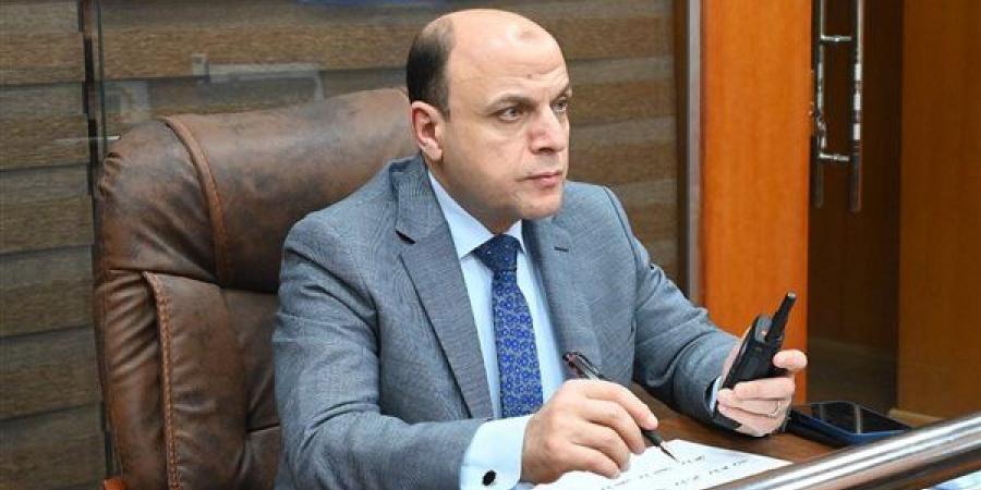 محافظ الغربية يواصل متابعته اليومية لتطبيق مواعيد الغلق بالمراكز والمدن