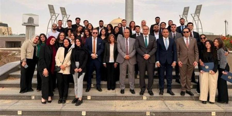 طلاب حقوق عين شمس في زيارة لمركز المعلومات بمجلس الوزراء