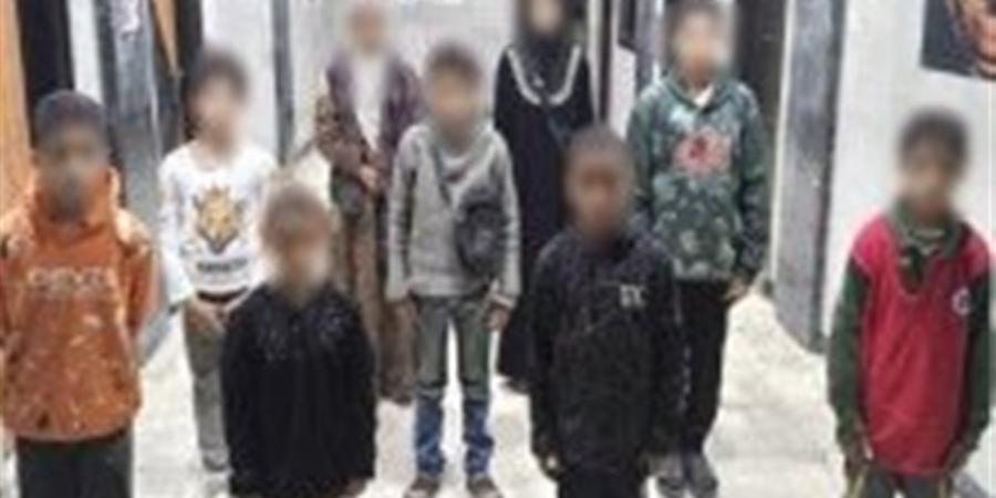 غرامة وسجن.. ما عقوبة استغلال الأطفال في التسول؟