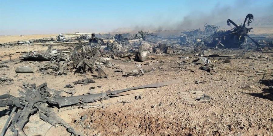 بالصور.. حطام الطائرات الأمريكية بعد محاولة إنقاذ الطيار الأمريكي في إيران