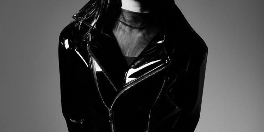 بسنت حاتم تتألق بإطلالة الأبيض والأسود وتبرز أناقتها العصرية