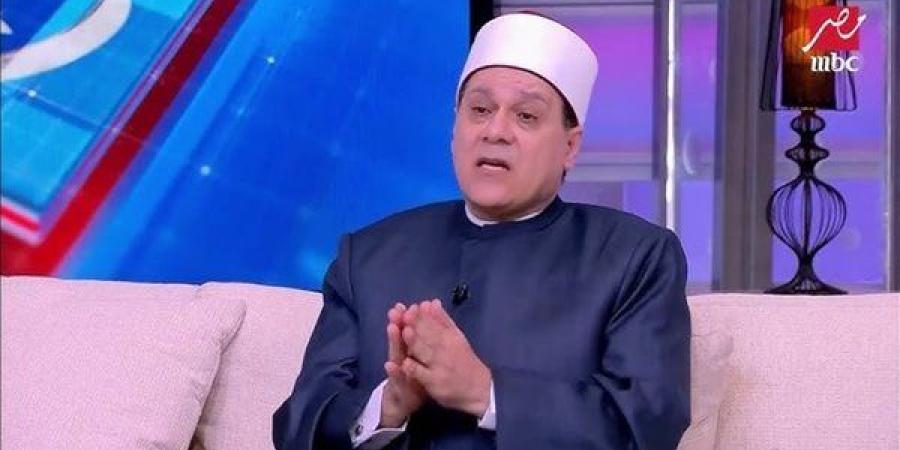 مظهر شاهين: تهنئة الأقباط بأعيادهم واجب شرعي وليس حراما