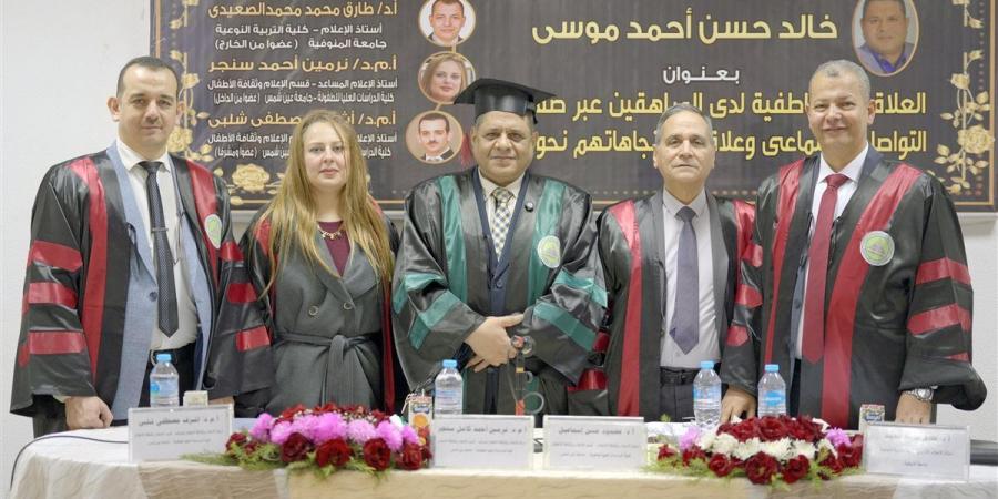 العلاقات العاطفية لدى المراهقين.. خالد حسن دكتوراه بامتياز