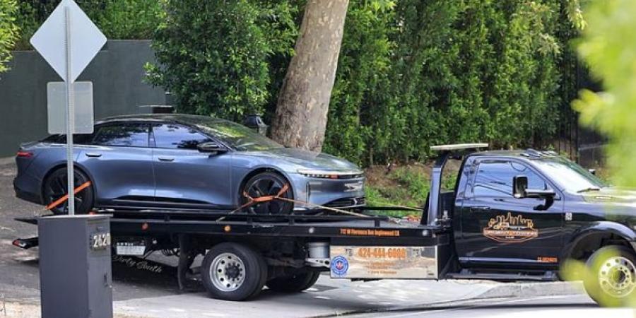 الإحراج يلاحق نجم هوليوود تيموثي شالاميت بعد سحب سيارته الفاخرة