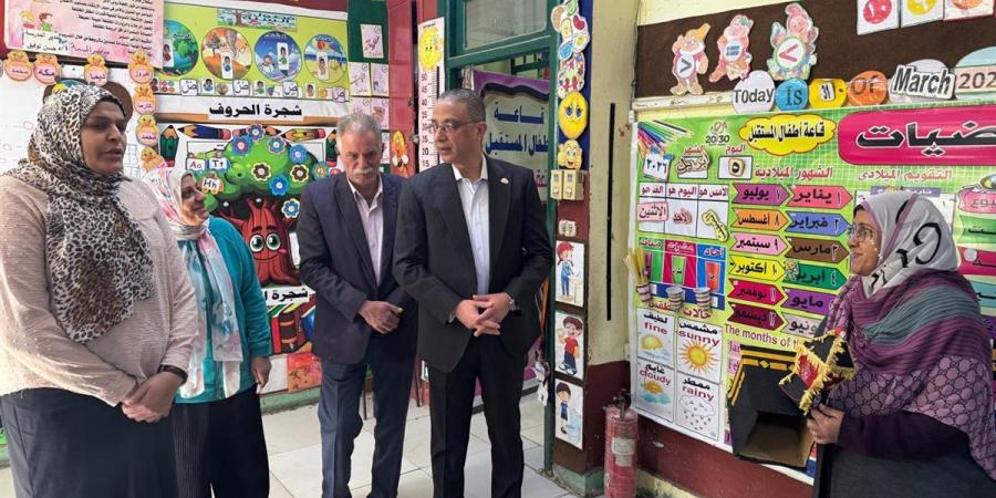 محافظ الجيزة يتفقد مدرسة غزوة تبوك الابتدائية بإمبابة لمتابعة انتظام العملية التعليمية