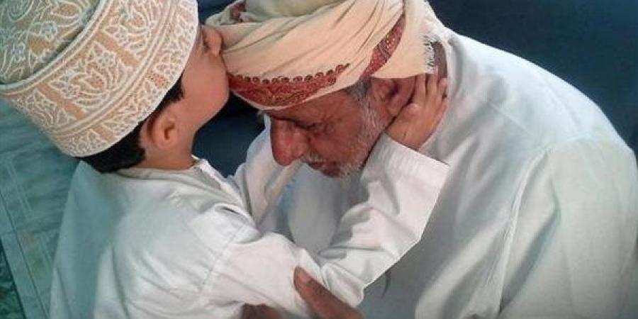 حقيقة حديث (رضا الرب في رضا الوالد).. مفتاح رضا الله وطاعة الوالدين