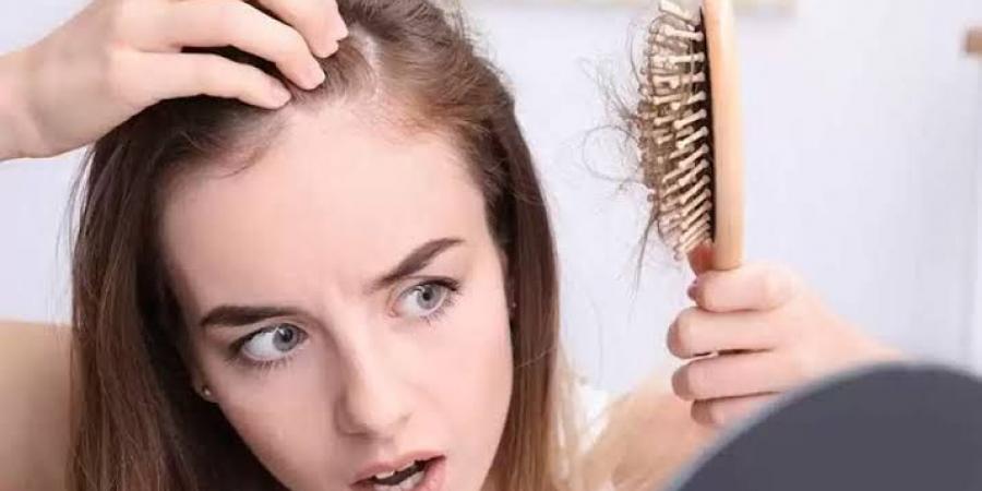 أسباب تساقط الشعر وحلول فعالة لعلاجه