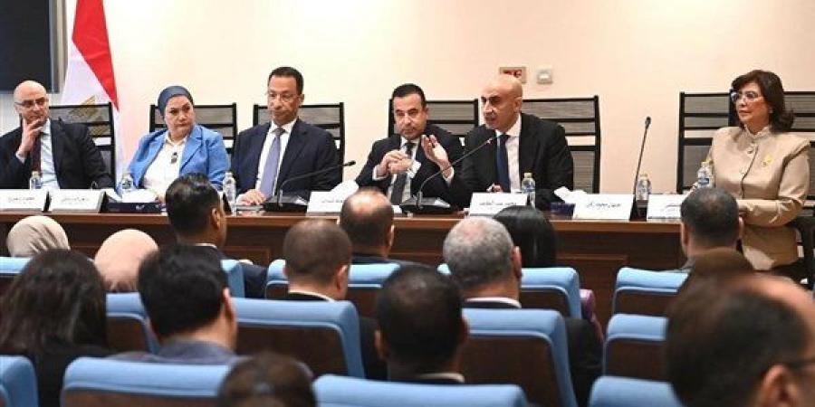 وزير التربية والتعليم يناقش مشروع قانون لحماية الأطفال من مخاطر الألعاب الإلكترونية