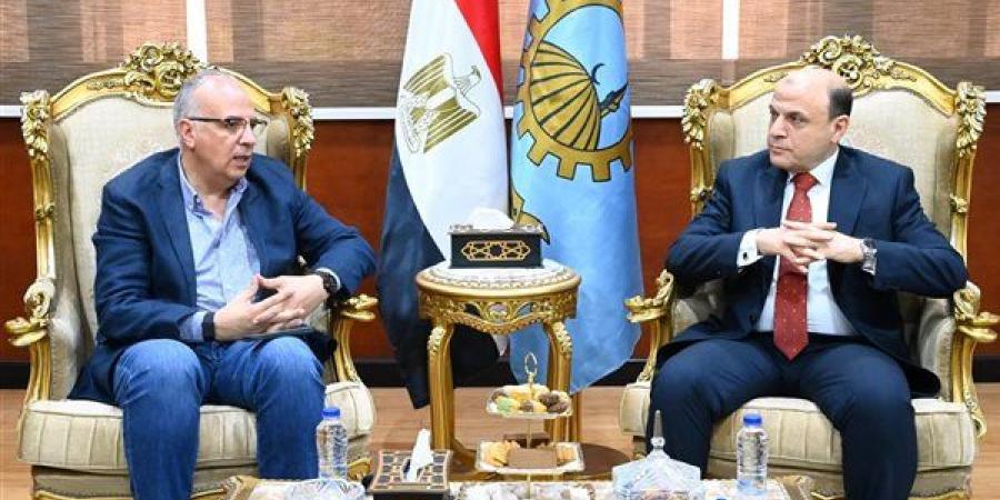 محافظ الغربية يستقبل وزير الموارد المائية والري بالمحافظة