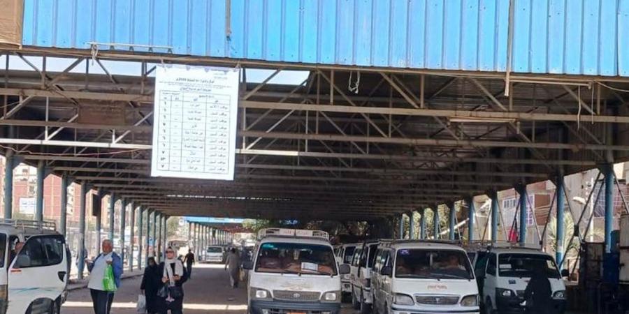 فى أول أيام تطبيق نظام العمل من المنزل.. محافظ أسوان: انتظام سير العمل بالمحافظة