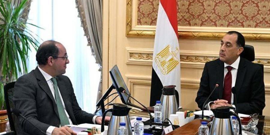 رئيس الوزراء يتابع مع وزير المالية عددًا من ملفات العمل