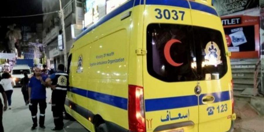 مصرع شخص وإصابة 3 آخرين في تصادم بين سيارة جامبو ونقل على الطريق الصحراوي بالبحيرة